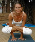 Sandra in Kukutasana