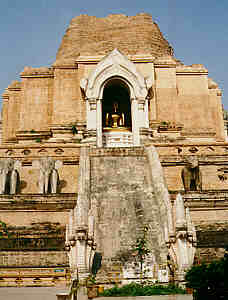 massive ruined Chedi, Wat Chedi Luang, Chiang Mai