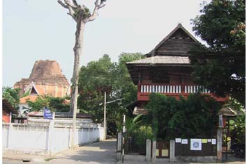 Yoga Studio, front, Chedi Luang behind